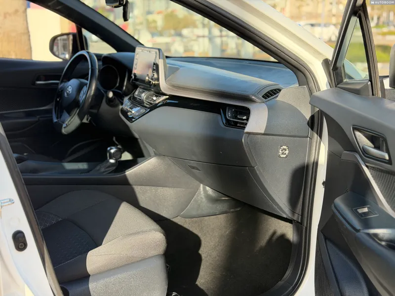 Toyota C-HR 2nd hand, 2020, private