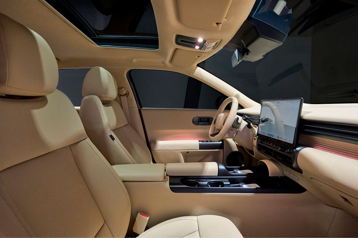Hyundai Elantra. Передние сидения.