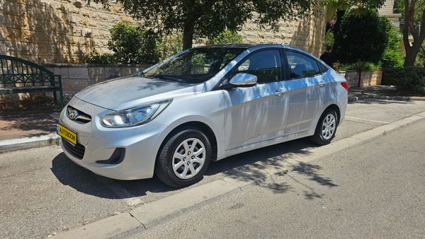 Hyundai i25 2ème main, 2011, main privée