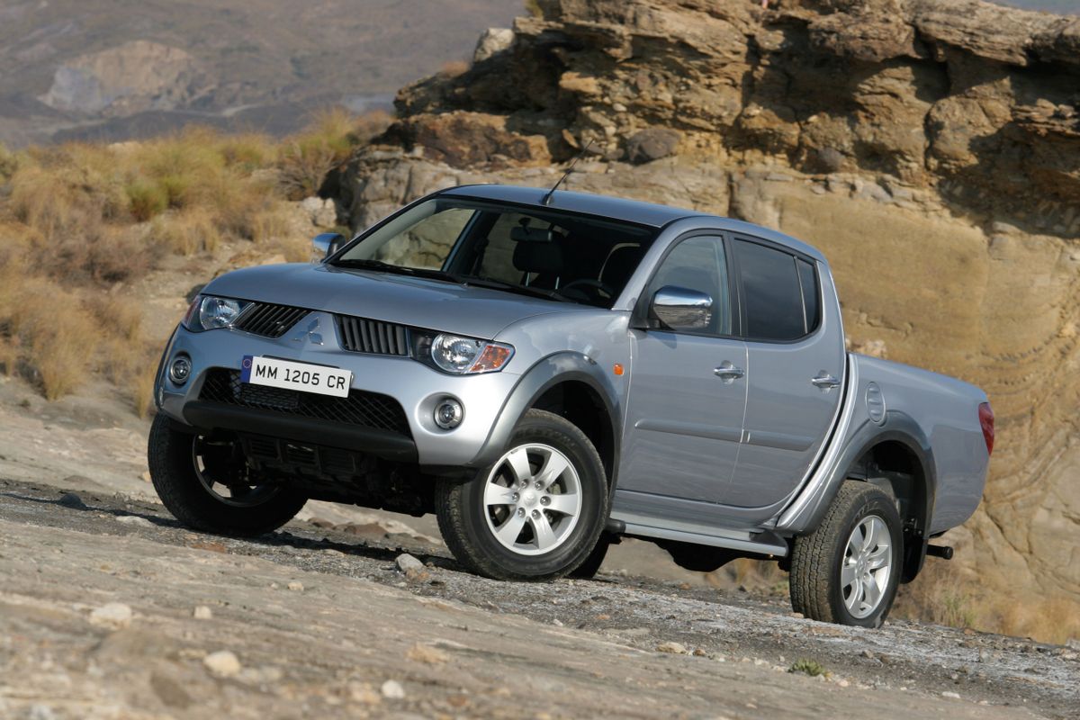Mitsubishi Triton - generation, of versions 2005 the Autoboom — of Trim double-cab car pickup 4 modifications and release, on year