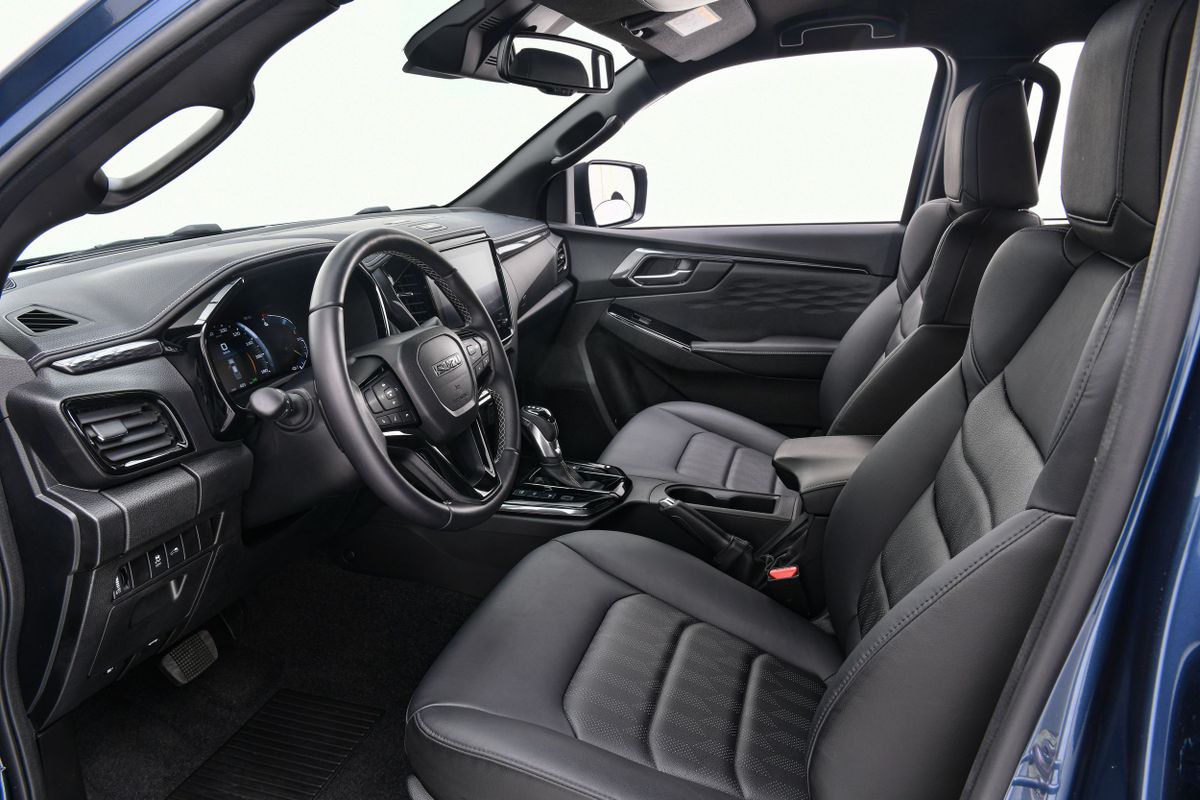 Isuzu. Передние сидения.