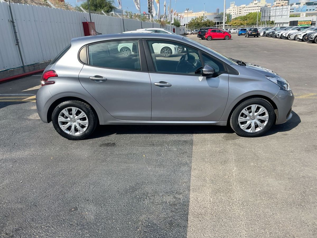 Peugeot 208 2nd hand, 2020, private hand