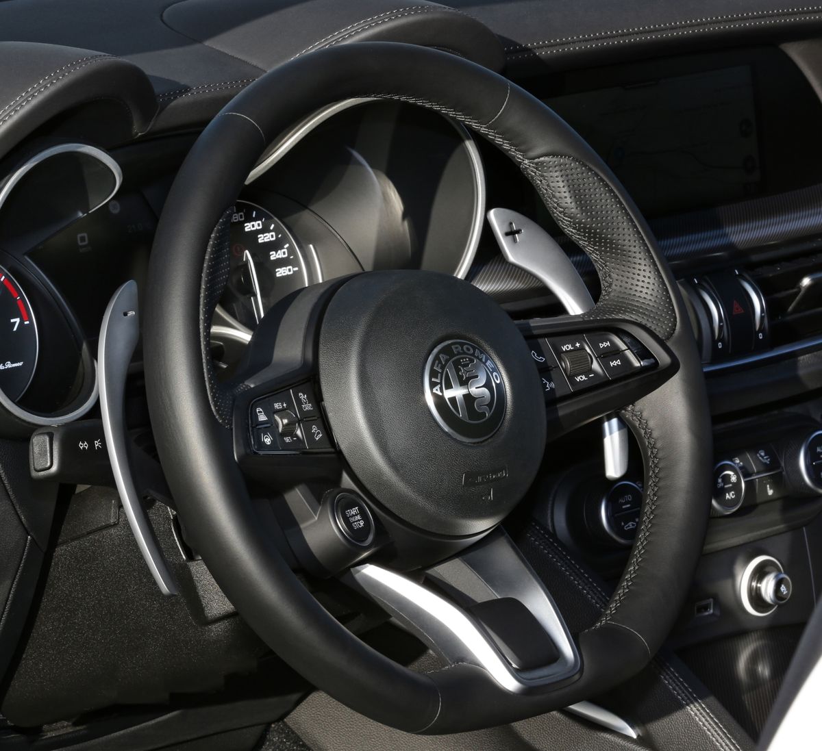 Alfa Romeo Stelvio 2016. Steering wheel. SUV 5-doors, 1 generation