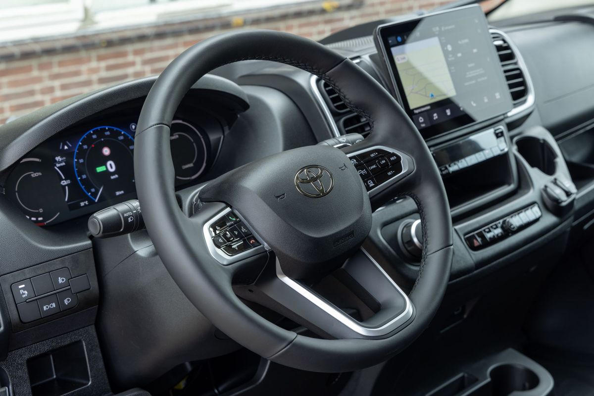 Toyota ProAce Max 2023. Панель приборов. Фургон, 1 поколение