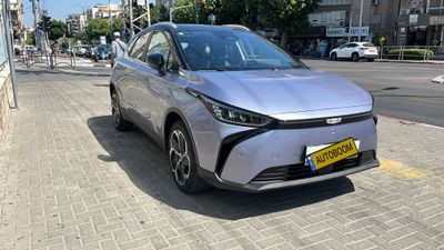 Geometry C с пробегом, 2023, частная рука