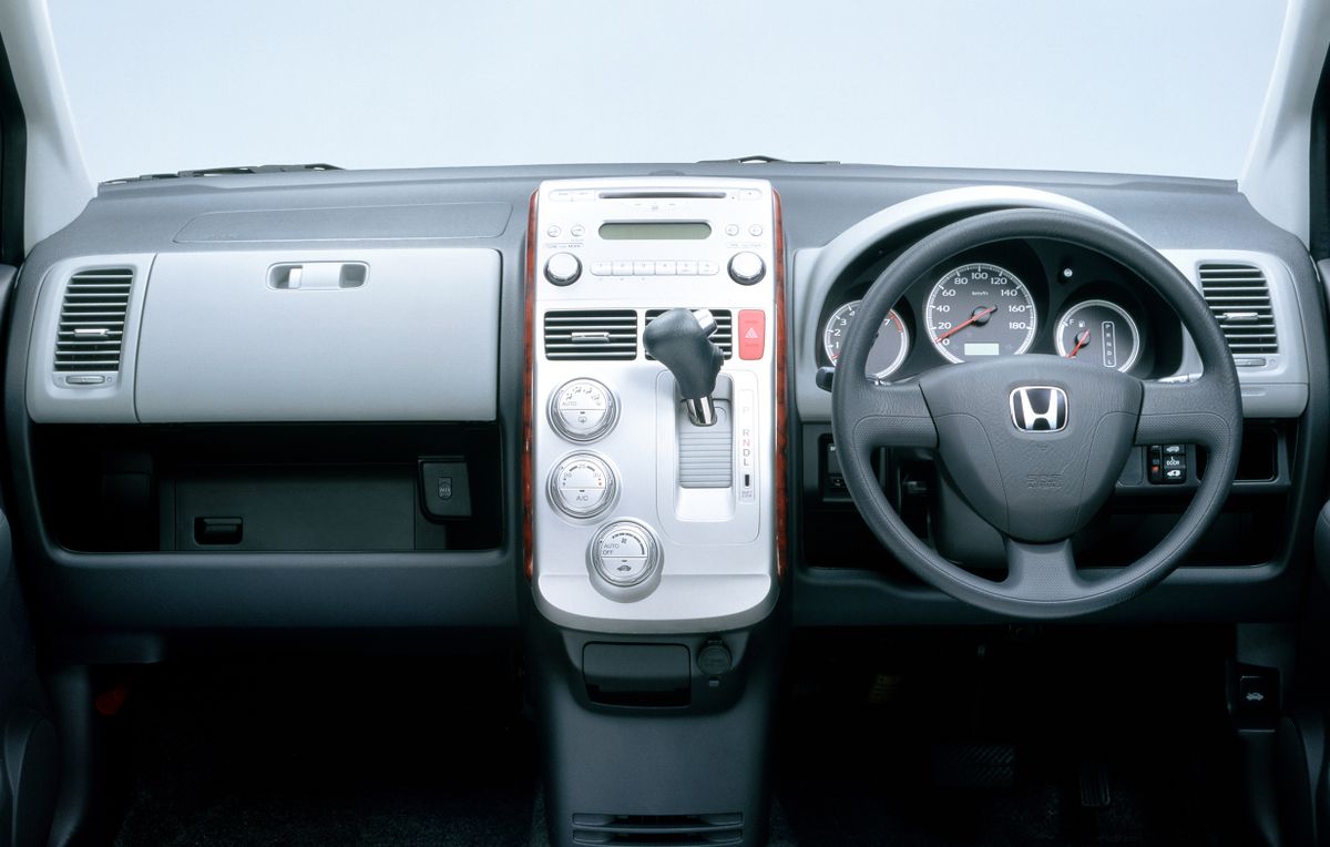 Хонда Мобилио 2004. Панель приборов. Компактвэн, 1 поколение, рестайлинг