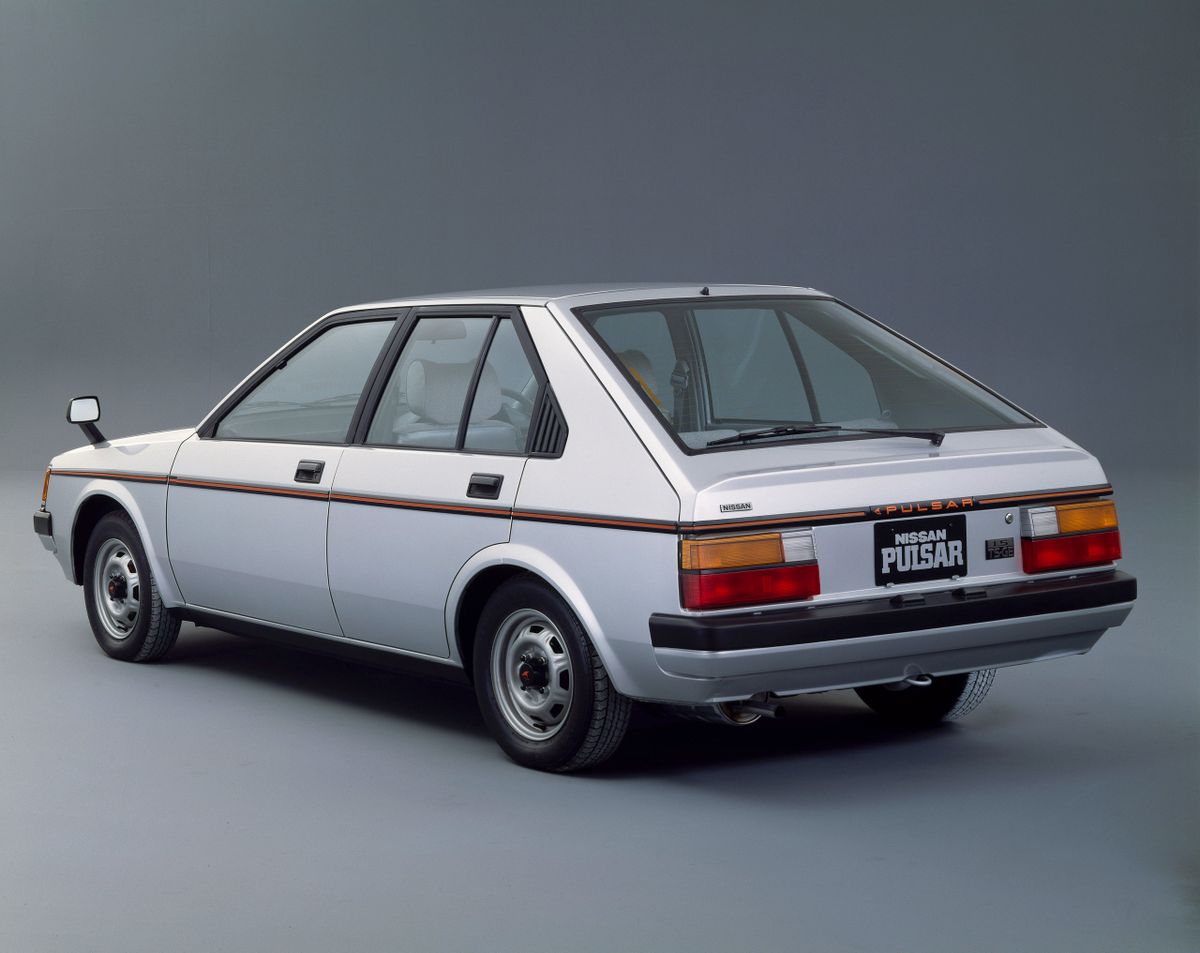 Nissan Pulsar 1982. Carrosserie, extérieur. Mini 5-portes, 2 génération