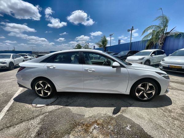 Hyundai Elantra 2ème main, 2022