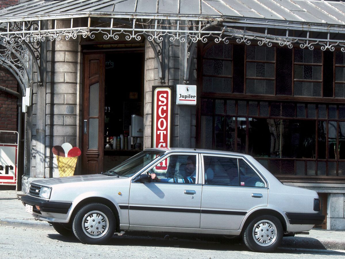 ניסאן סנטרה 1982. מרכב, צורה. סדאן, 1 דור