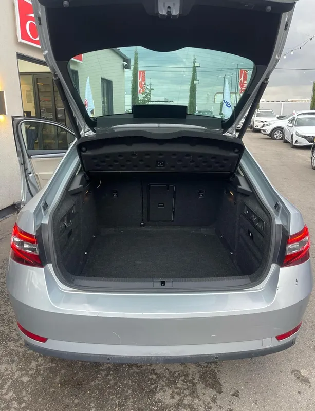 Škoda Superb 2ème main, 2018, main privée