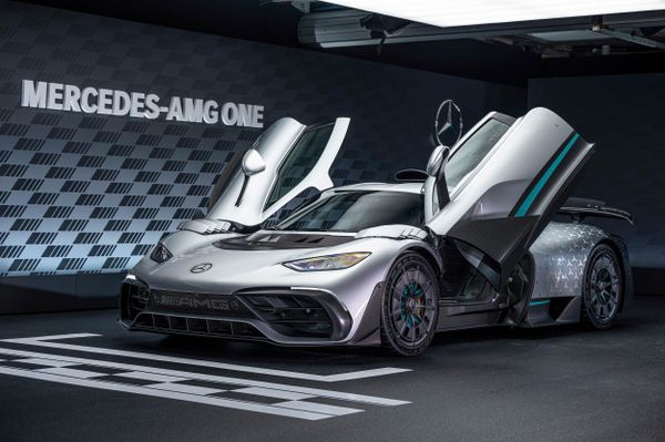 מרצדס-בנץ Mercedes-AMG One 2022. מרכב, צורה. קופה, 1 דור