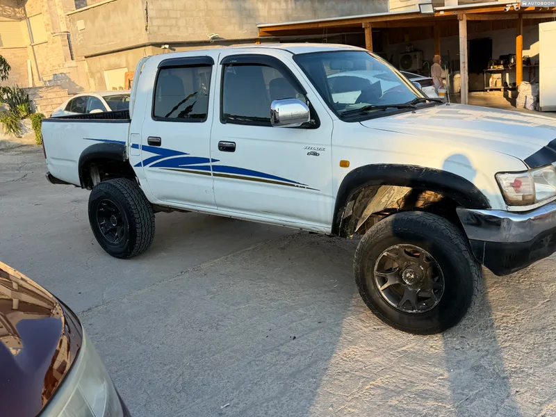 Toyota Hilux с пробегом, 2005