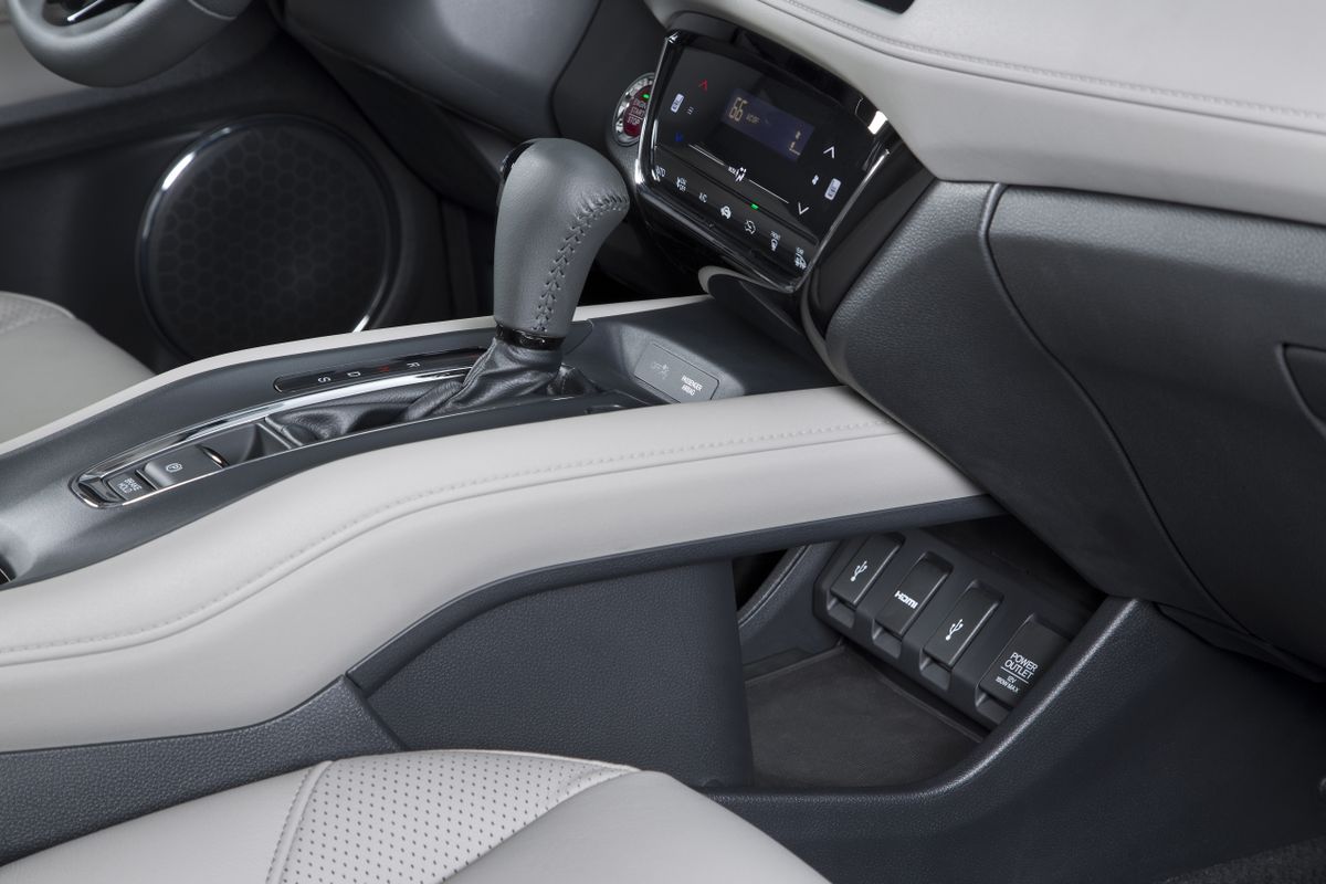 Honda HR-V 2015. Center console. SUV 5-doors, 2 generation