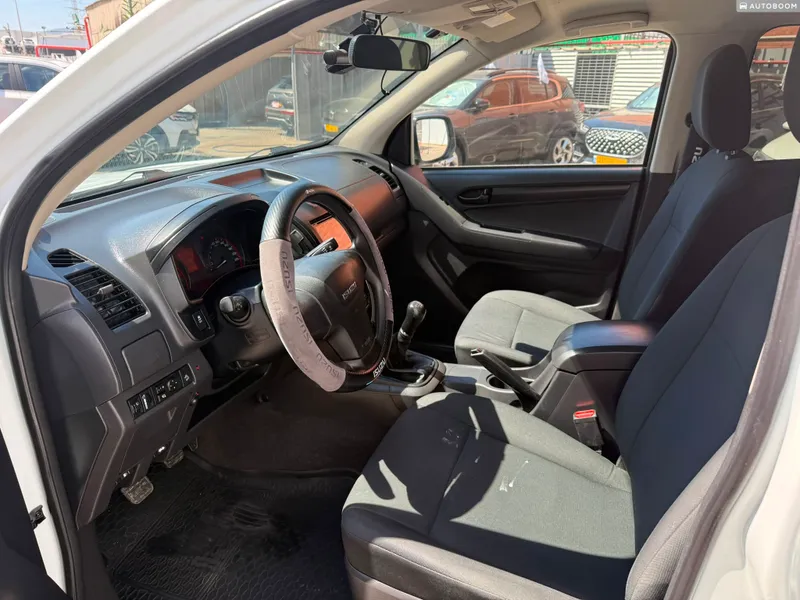 Isuzu D-Max 2nd hand, 2017, private