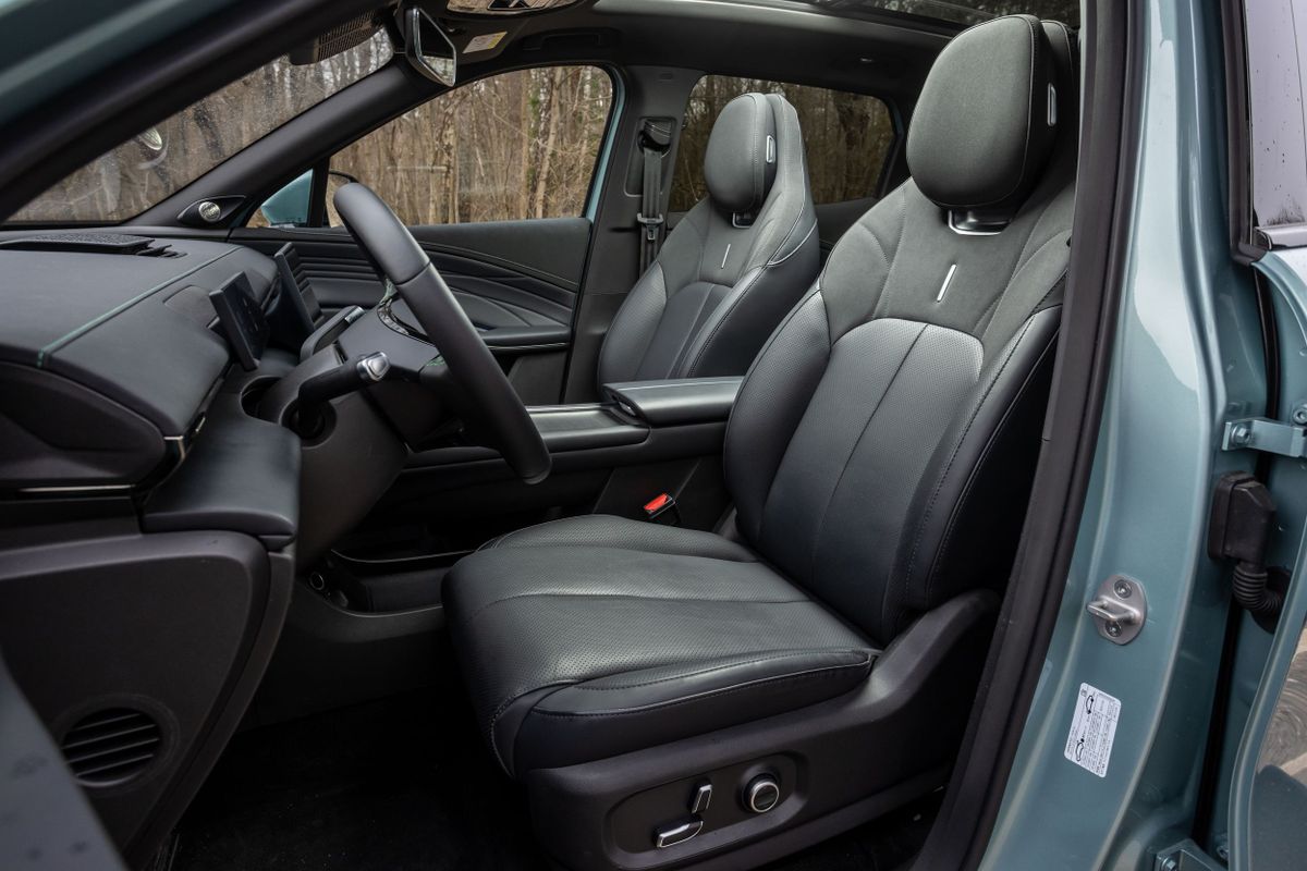 Omoda C7 2024. Передние сидения. SUV 5 дв., 1 поколение