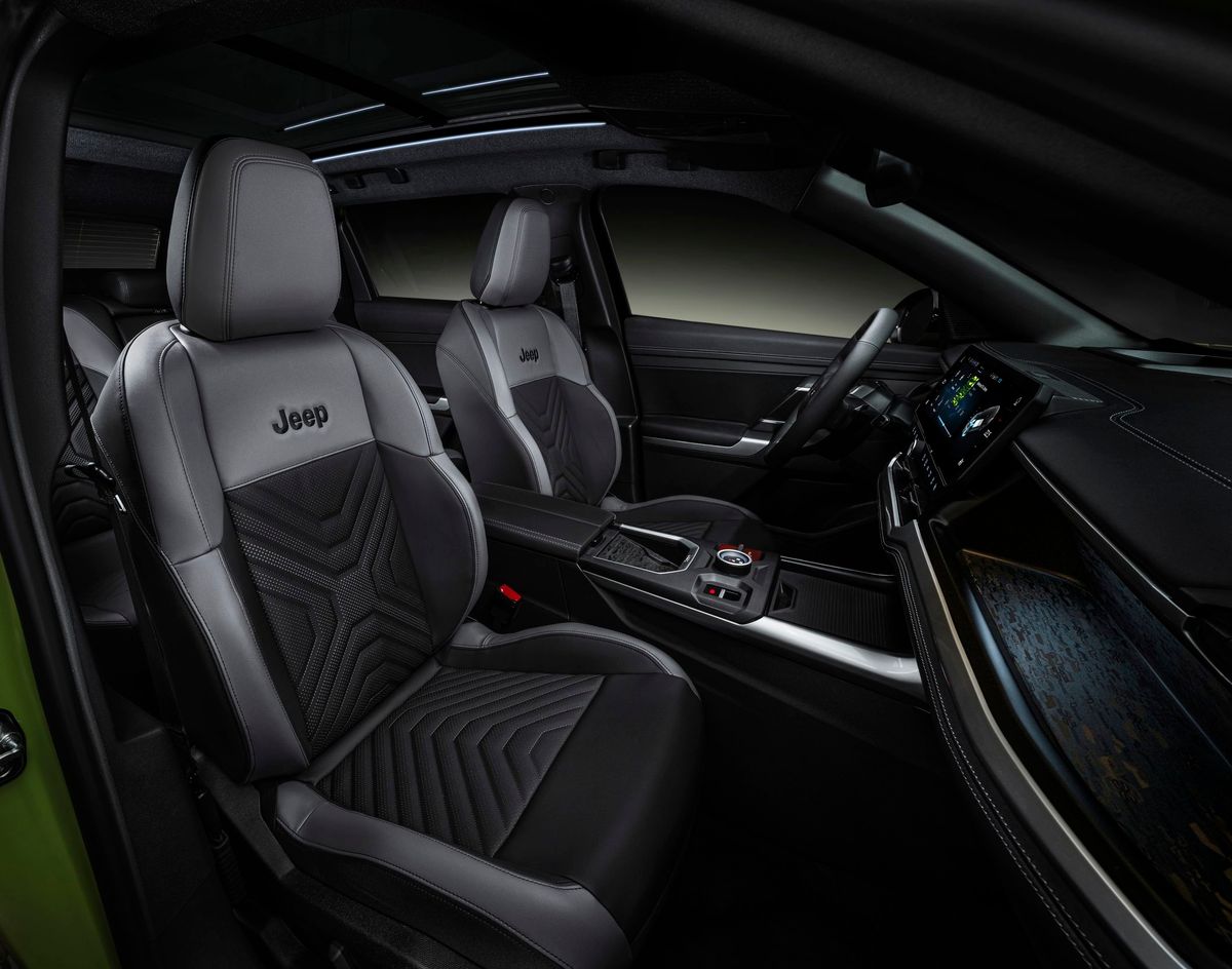 Jeep Compass 2025. Передние сидения. Внедорожник 5 дв., 3 поколение