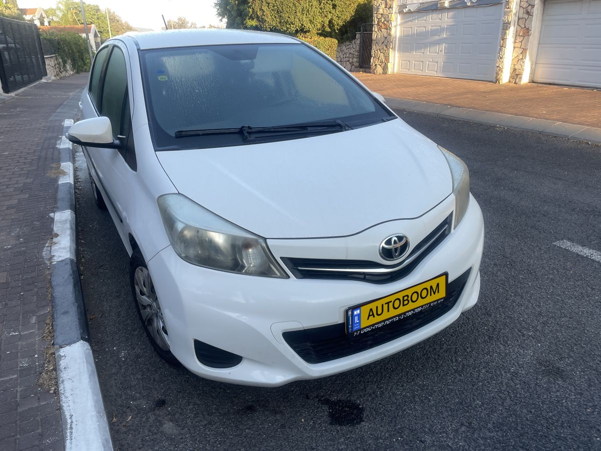 Toyota Yaris с пробегом, 2012, частная рука
