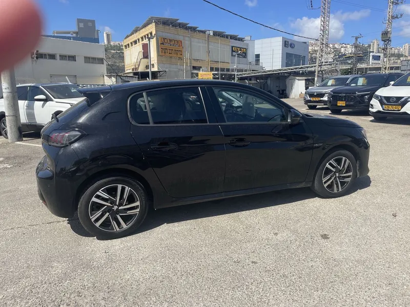 Peugeot 208 с пробегом, 2022