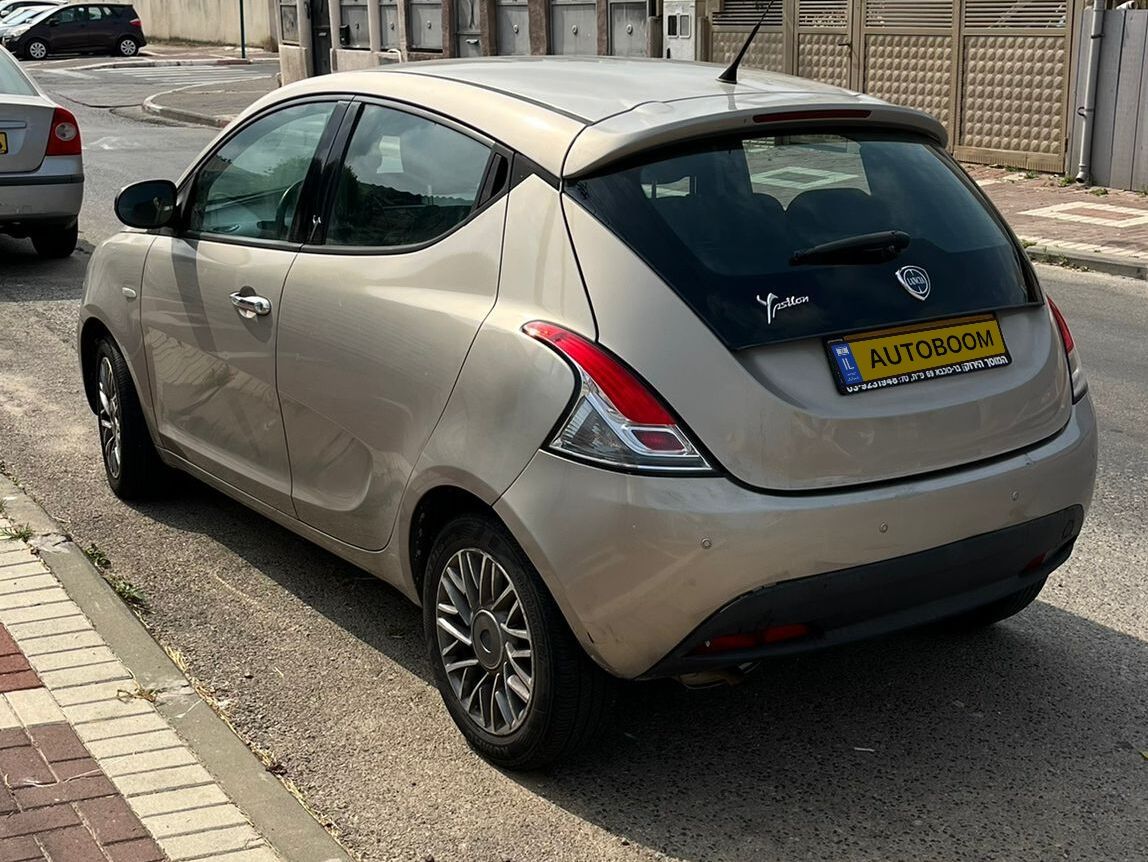 Lancia Ypsilon 2ème main, 2012, main privée