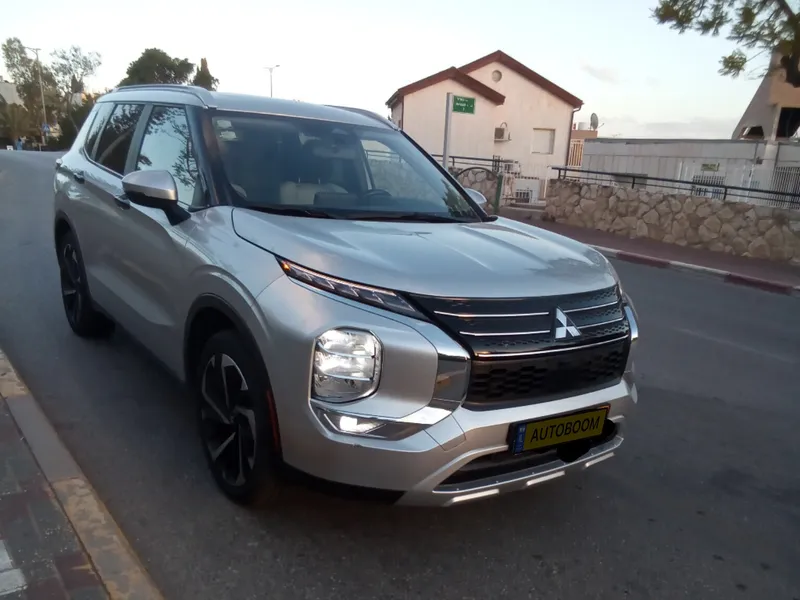 Mitsubishi Outlander 2nd hand, 2022, private