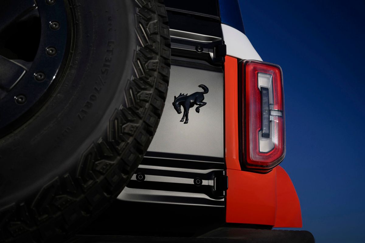 Ford Bronco. Задние фонари.