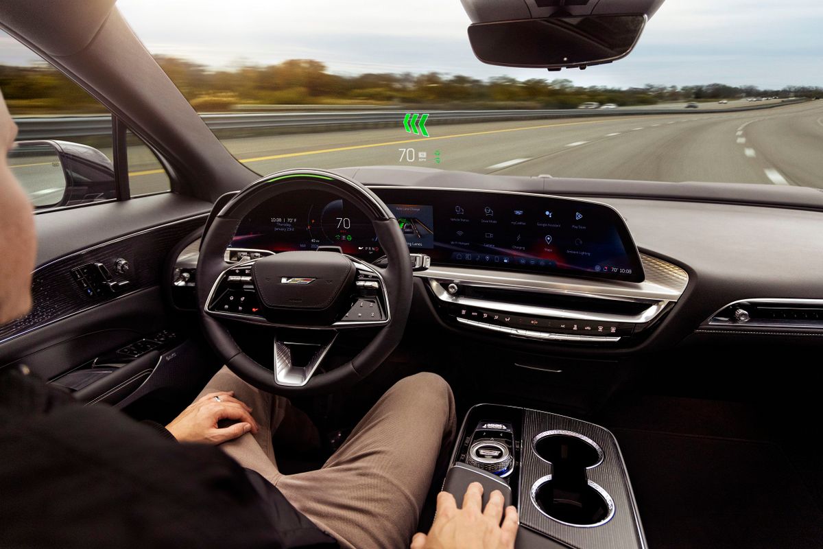 Cadillac Lyriq. Панель приборов.