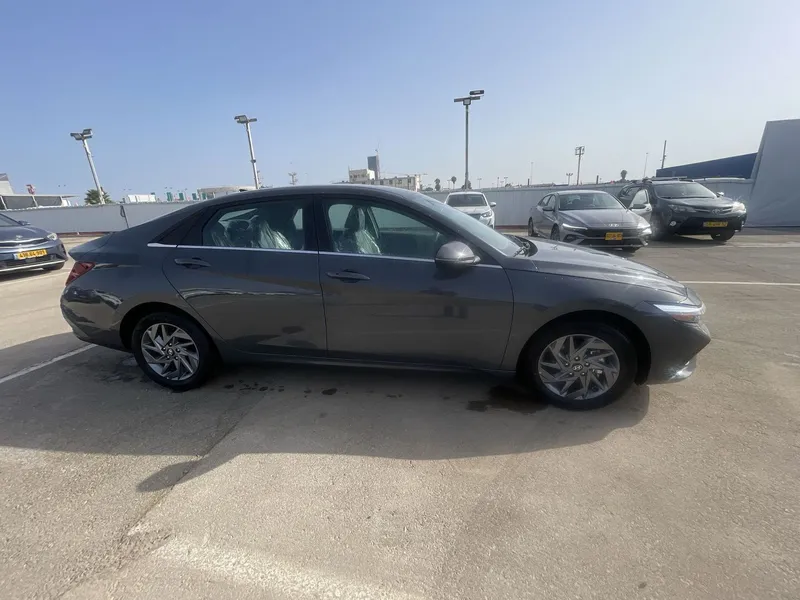 Hyundai Elantra new car, 2024