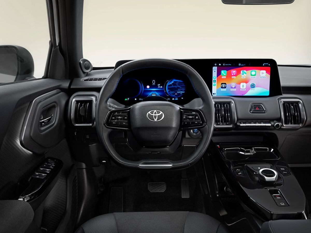 Toyota Urban Cruiser. Панель приборов.