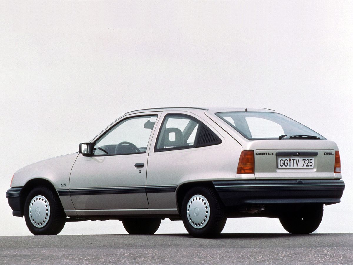 אופל קאדט 1989. מרכב, צורה. האצ'בק 3 דלתות, 5 דור, שדרוג