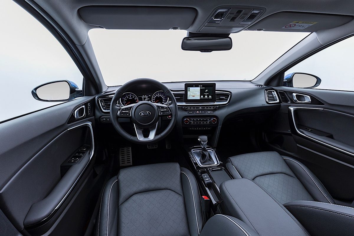 Kia Ceed 2018. Siéges avants. Hatchback 5-portes, 3 génération