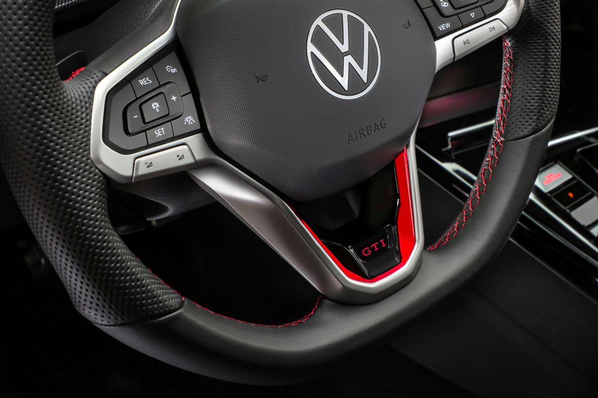 Фольксваген Гольф GTI 2024. Руль. Хэтчбек 5 дв., 8 поколение, рестайлинг