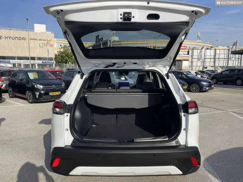 Toyota Corolla Cross 2nd hand, 2024