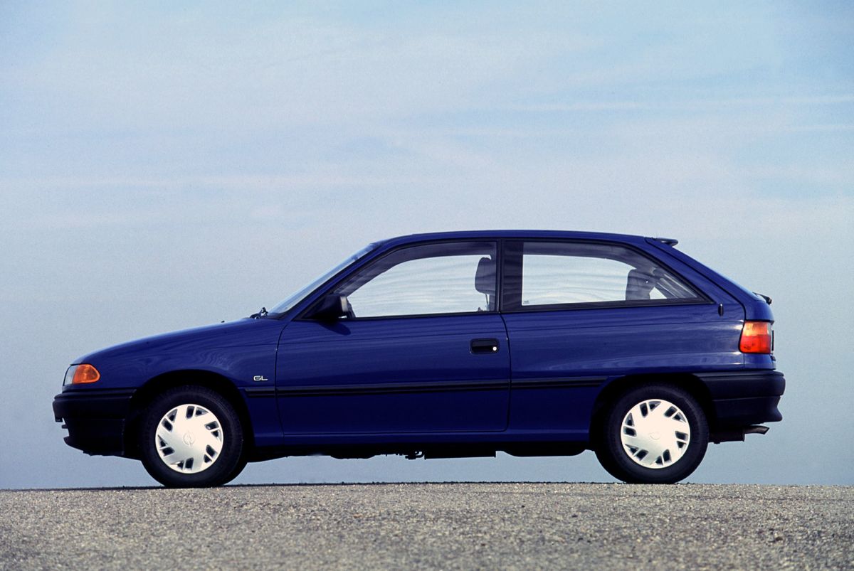 אופל אסטרה ‏1991. מרכב, צורה. האצ'בק 3 דלתות, 1 דור