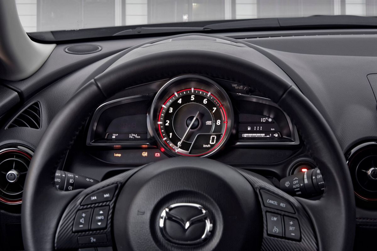 Mazda CX-3 2014. Tableau de bord. VUS 5-portes, 1 génération