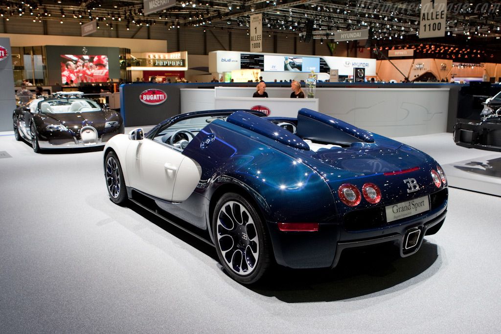 Зеленская купила бугатти. 2010 Bugatti Veyron Grand Sport. Бугатти 2010 Москва. Бугатти в Москве.