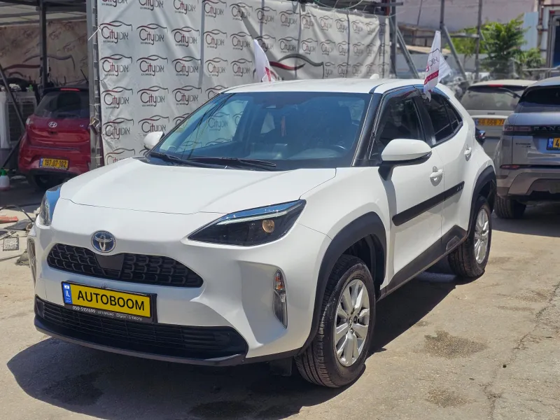 Toyota Yaris Cross с пробегом, 2024, частная рука