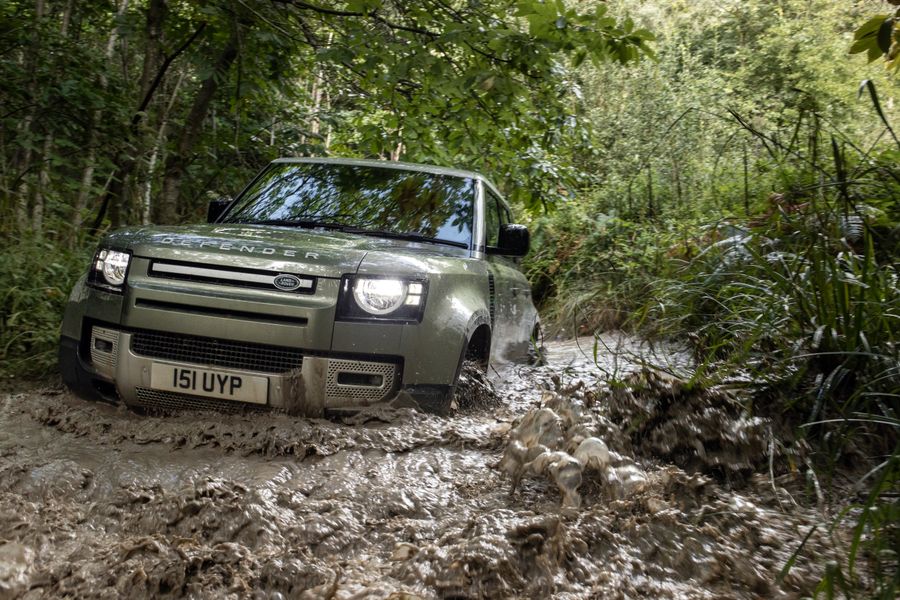 Land Rover Defender. Produit depuis 1990