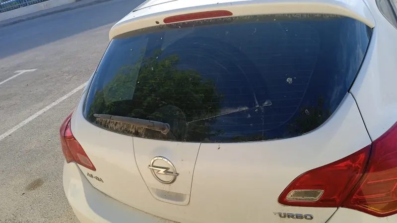 אופל אסטרה יד 2 רכב, 2012