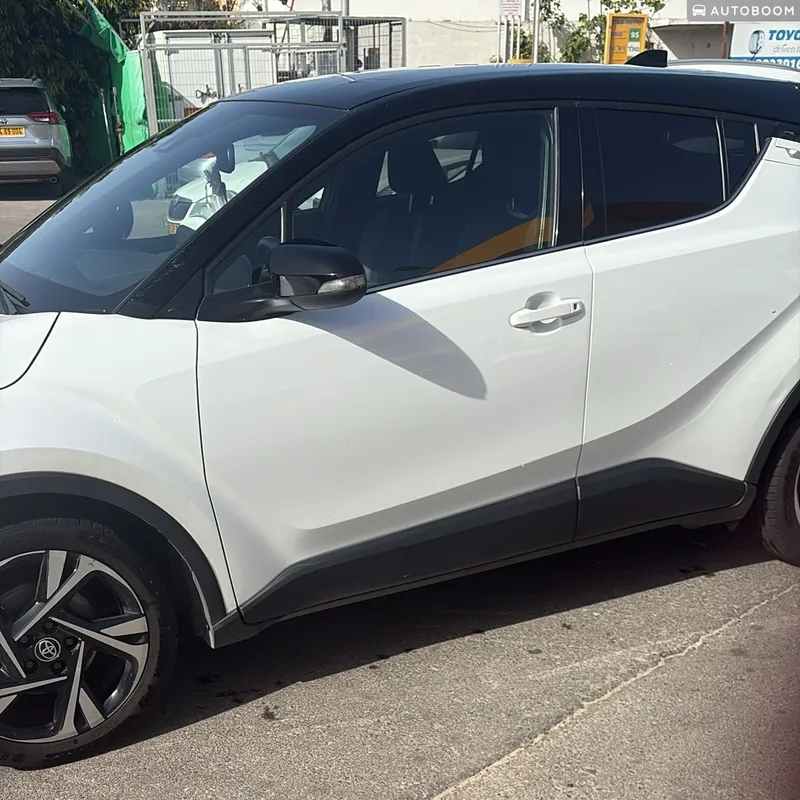 Toyota C-HR 2nd hand, 2022, private