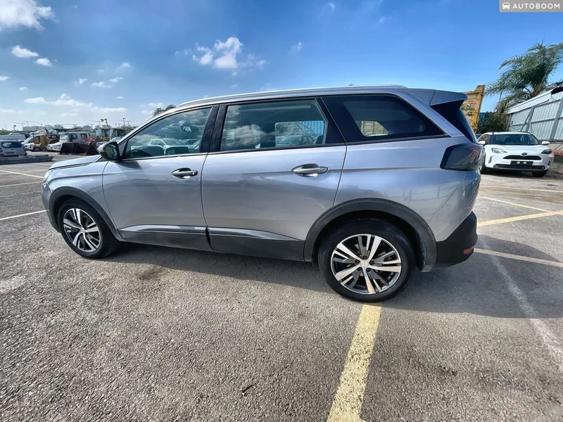 Peugeot 5008 с пробегом, 2021