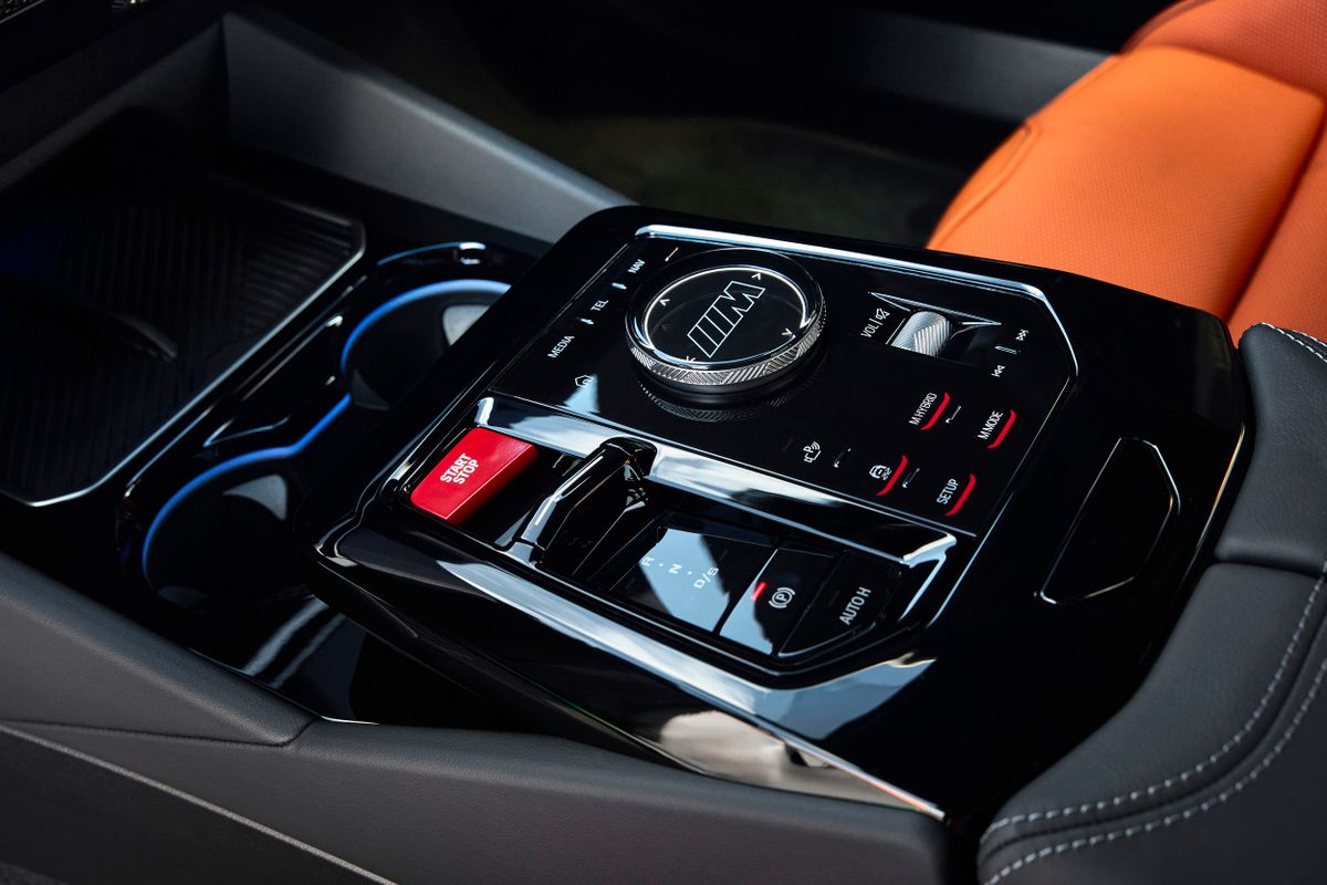 BMW M5 2024. Центральная консоль. Седан, 7 поколение