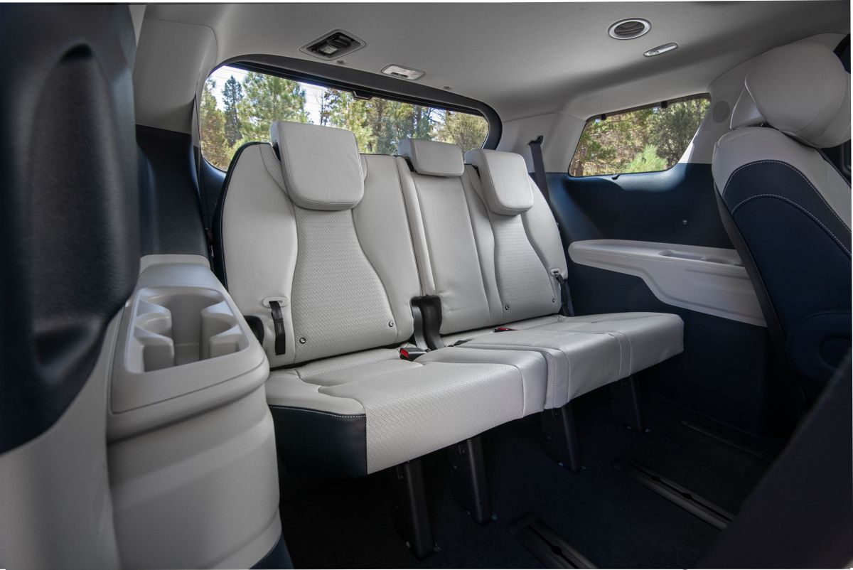 Kia Carnival 2023. Задние сидения. Минивэн, 4 поколение, рестайлинг