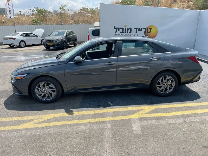 Hyundai Elantra new car, 2024