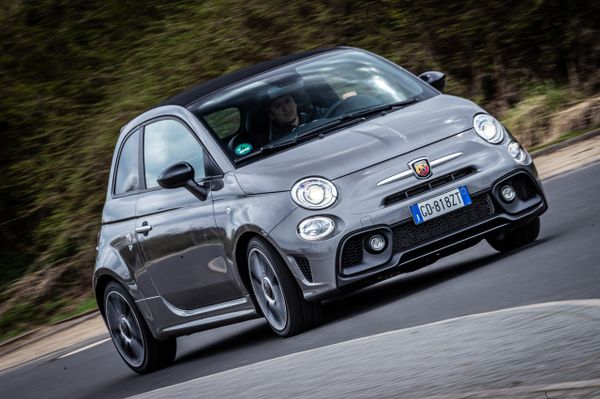 Abarth 595 2016. الهيكل، المظهر الخارجي. كابريو, 1 الجيل، تحديث