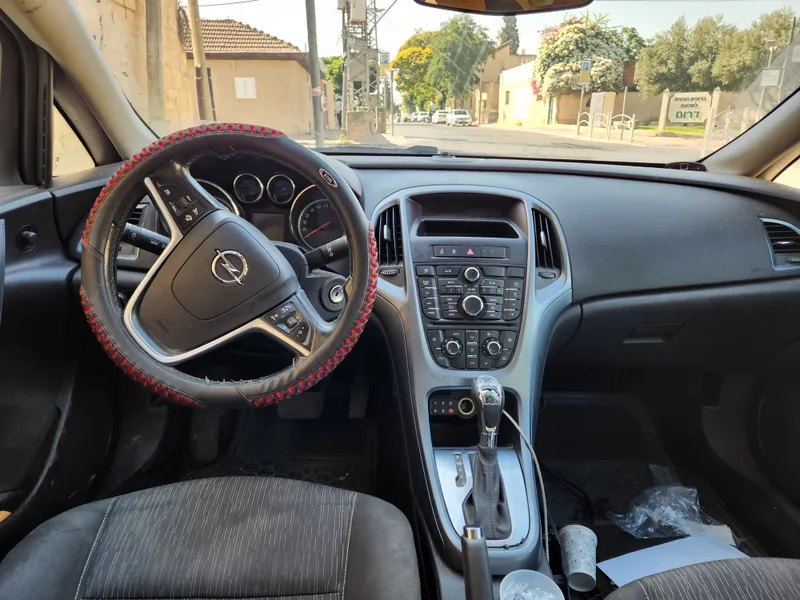 Opel Astra 2nd hand, 2013