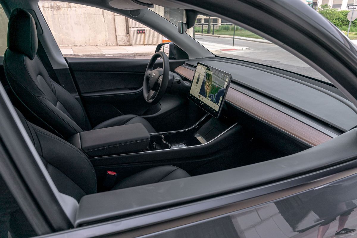 Tesla Model Y 2019. Siéges avants. VUS 5-portes, 1 génération