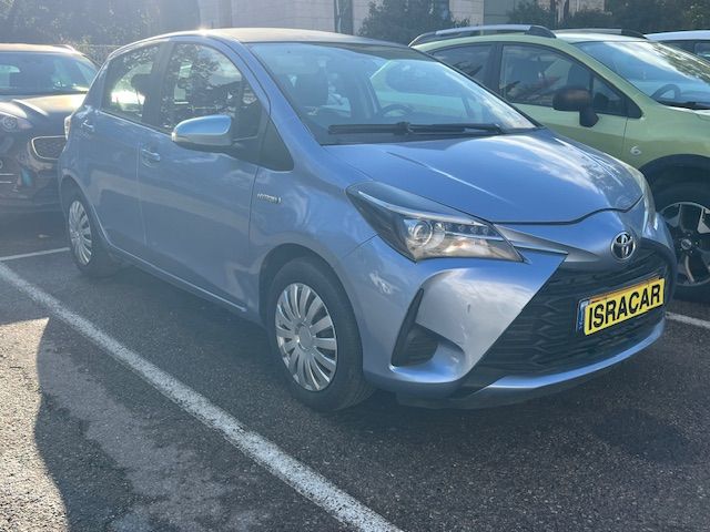 Toyota Yaris с пробегом, 2013