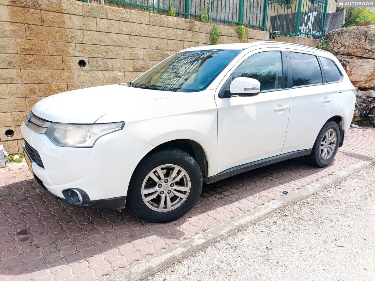 Mitsubishi Outlander 2nd hand, 2015, private