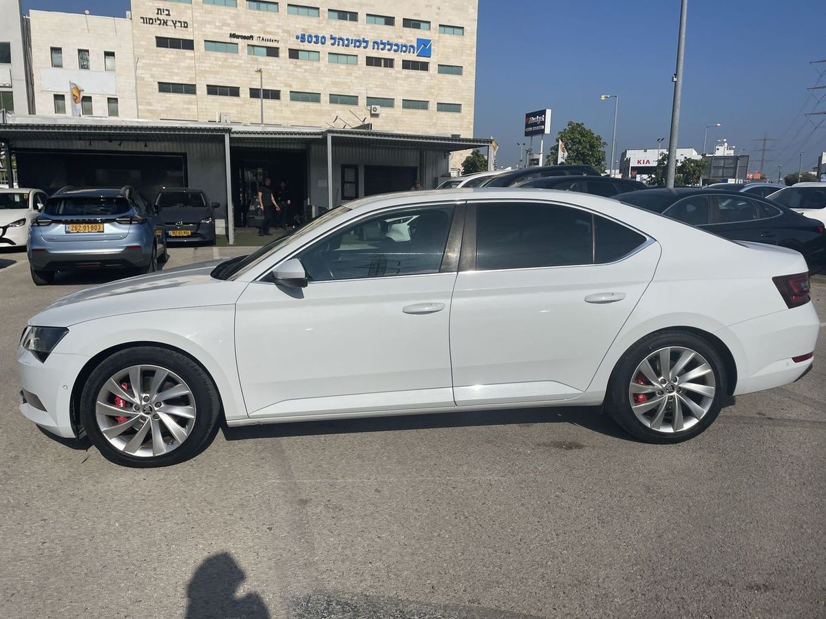 סקודה סופרב יד 2 רכב, 2018, פרטי