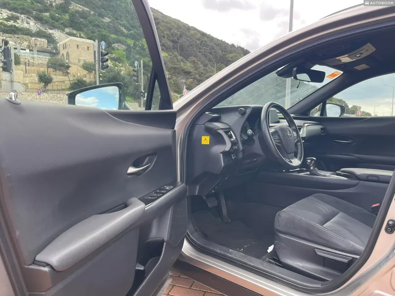 Lexus UX 2nd hand, 2021, private